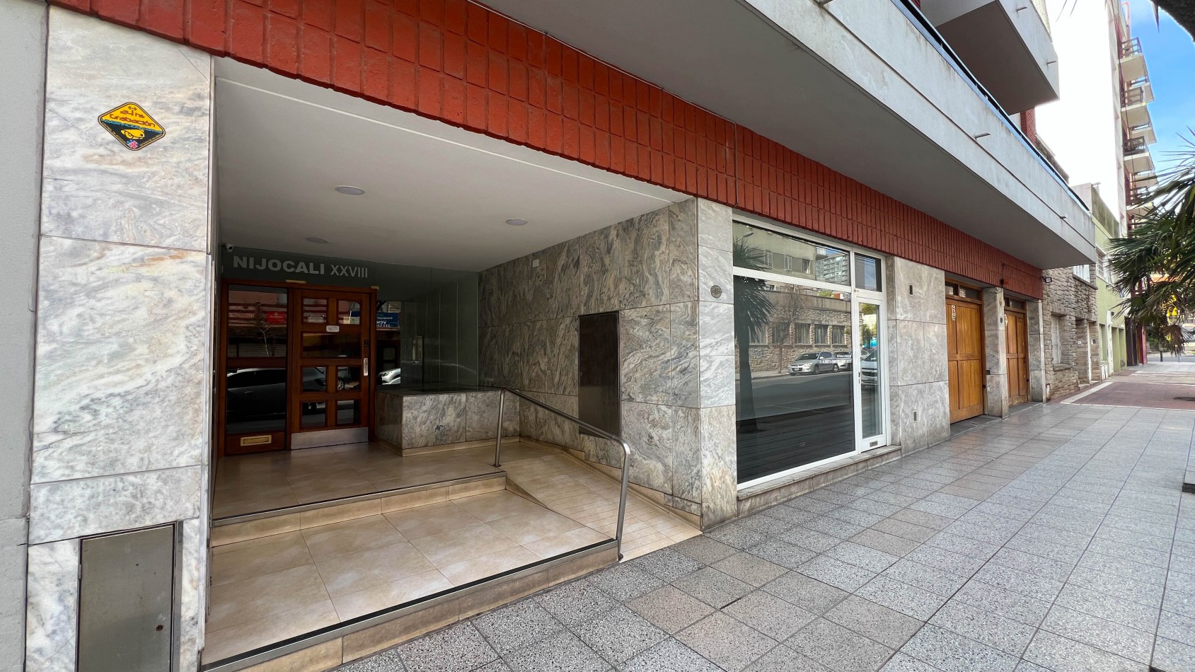 SE VENDE DEPARTAMENTO 4 AMBIENTES CON COCHERA ZONA PLAYA ALFONSINA STORNI