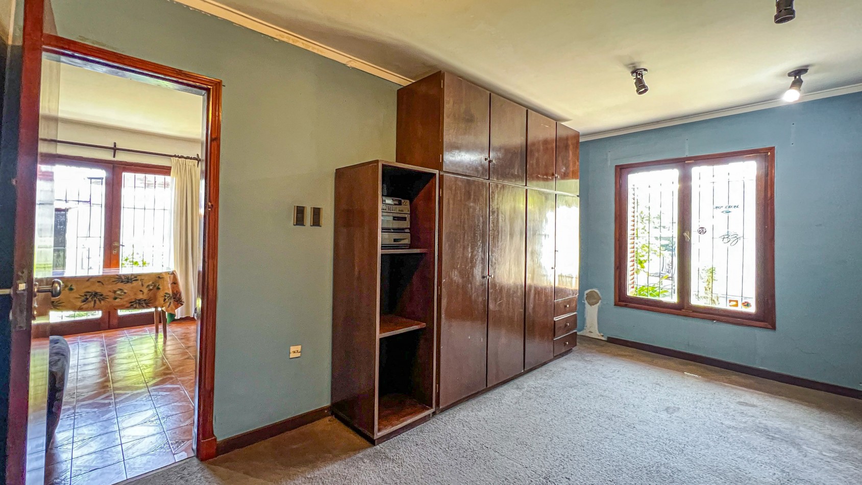 SE VENDE (RETASADA!) CASA + CHALET + TALLER + GARAJES. MUY BUEN ESTADO! BOLIVAR 7700. MAR DEL PLATA