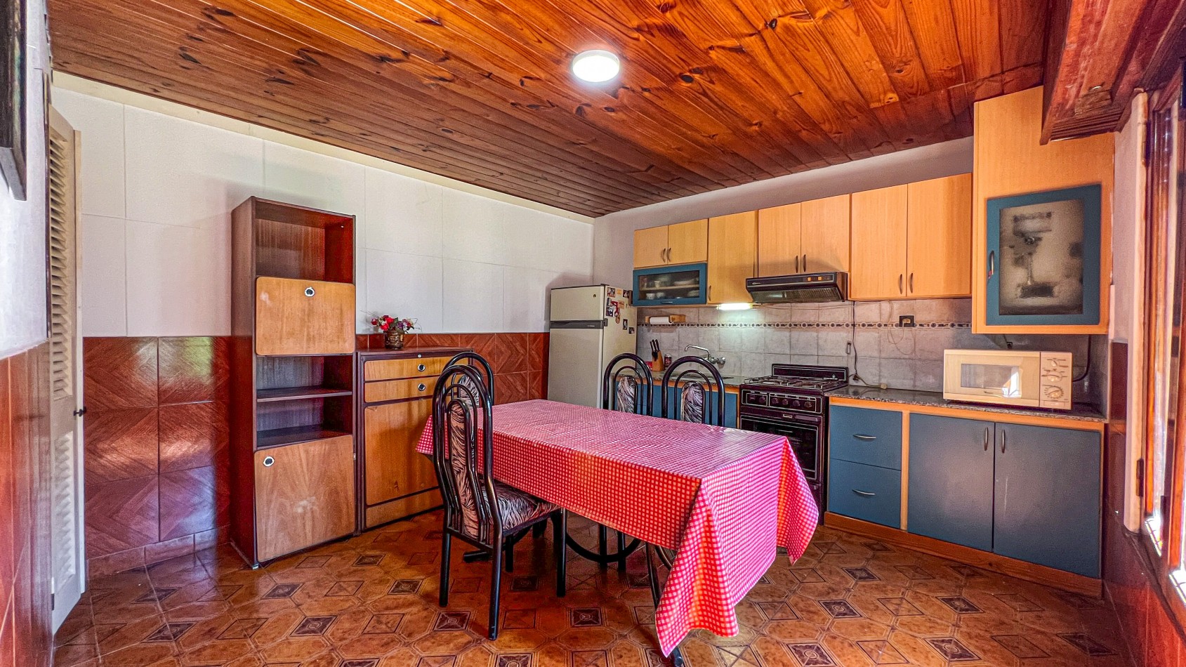 SE VENDE (RETASADA!) CASA + CHALET + TALLER + GARAJES. MUY BUEN ESTADO! BOLIVAR 7700. MAR DEL PLATA