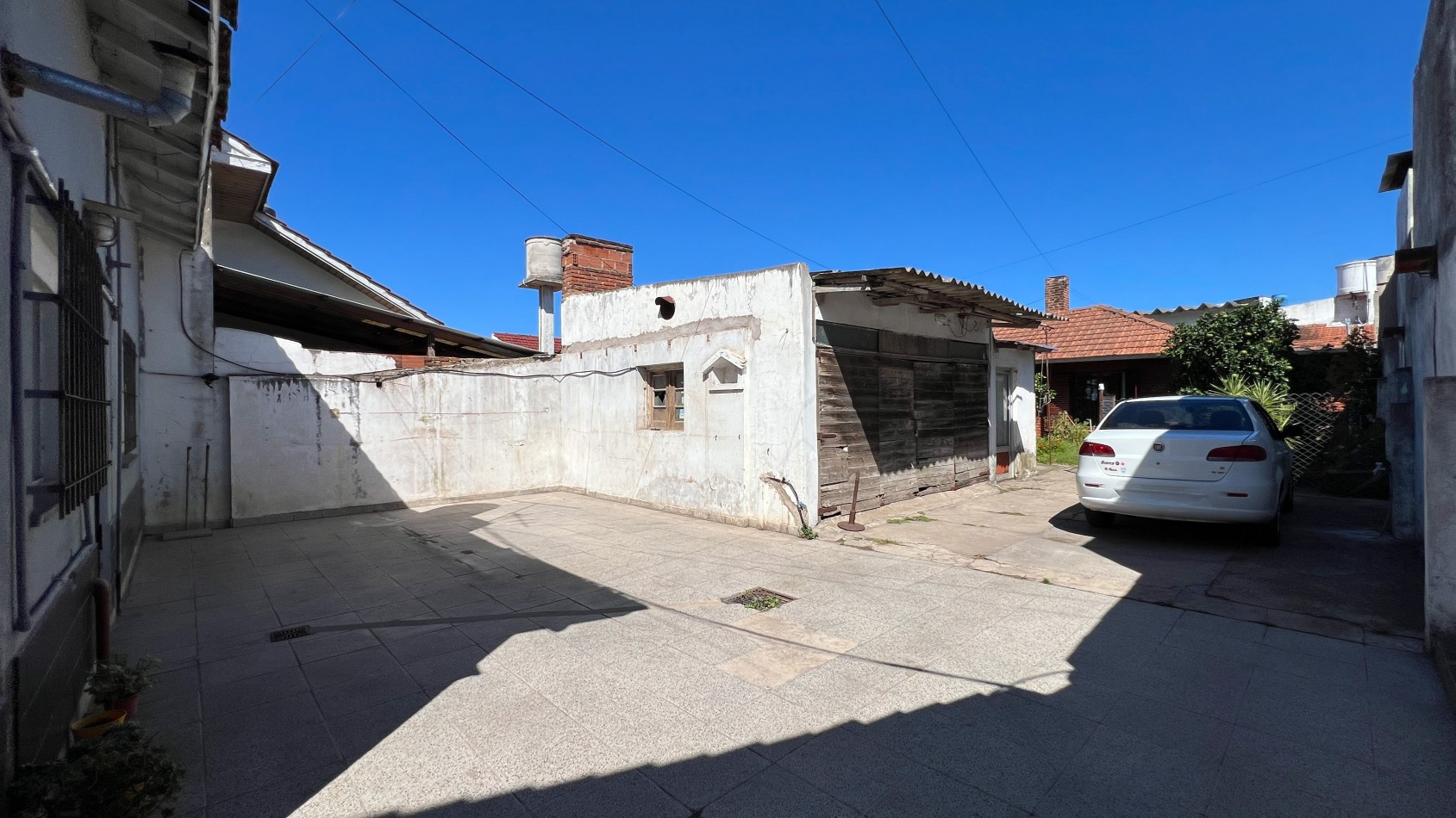 SE VENDE (RETASADA!) CASA + CHALET + TALLER + GARAJES. MUY BUEN ESTADO! BOLIVAR 7700. MAR DEL PLATA