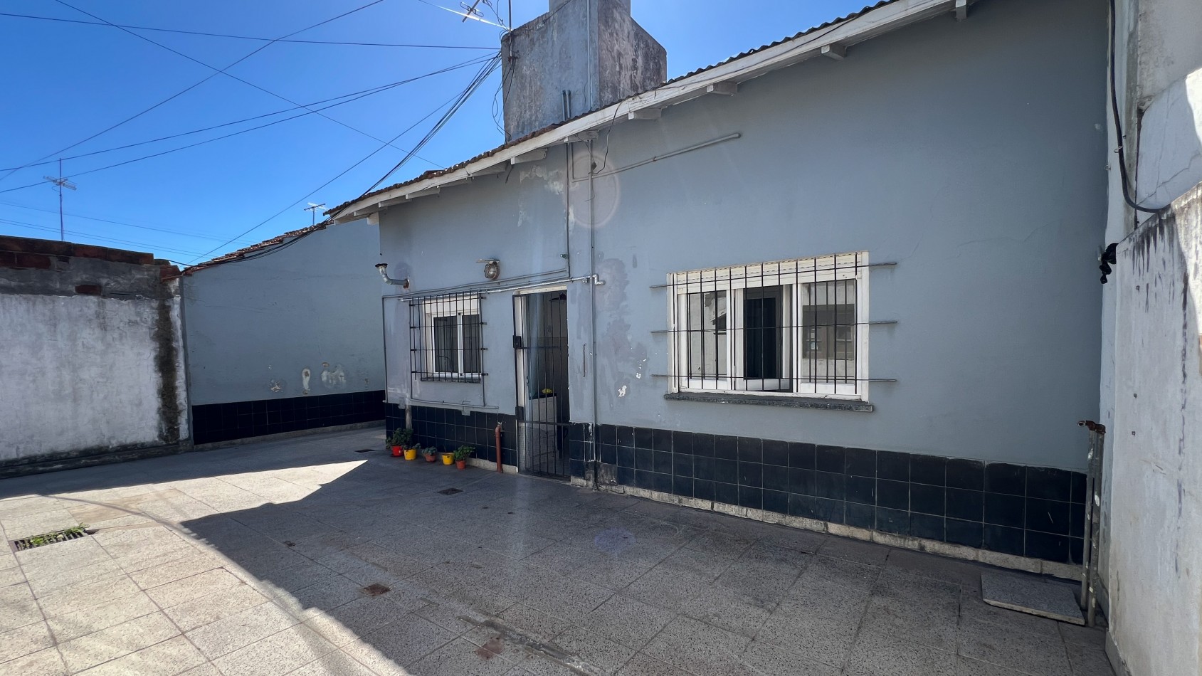 SE VENDE (RETASADA!) CASA + CHALET + TALLER + GARAJES. MUY BUEN ESTADO! BOLIVAR 7700. MAR DEL PLATA