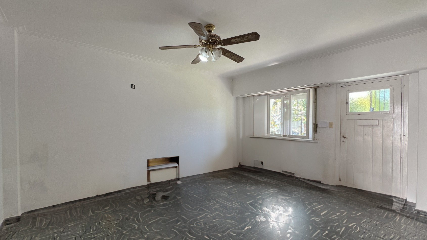 SE VENDE (RETASADA!) CASA + CHALET + TALLER + GARAJES. MUY BUEN ESTADO! BOLIVAR 7700. MAR DEL PLATA