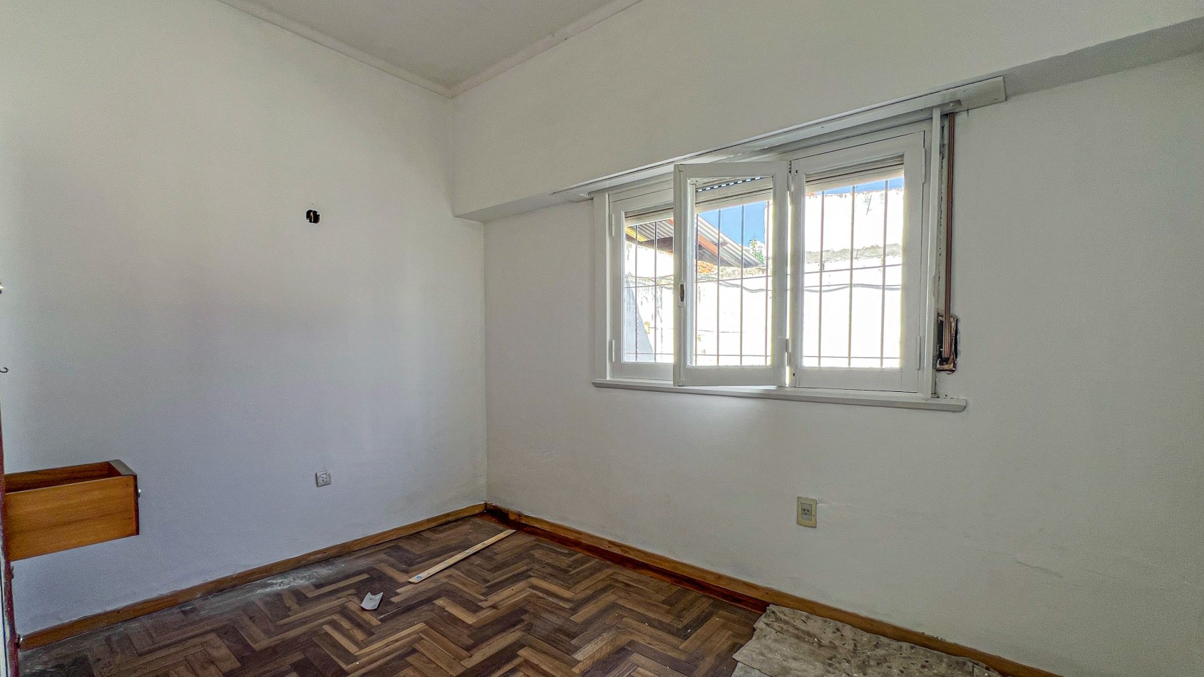 SE VENDE (RETASADA!) CASA + CHALET + TALLER + GARAJES. MUY BUEN ESTADO! BOLIVAR 7700. MAR DEL PLATA