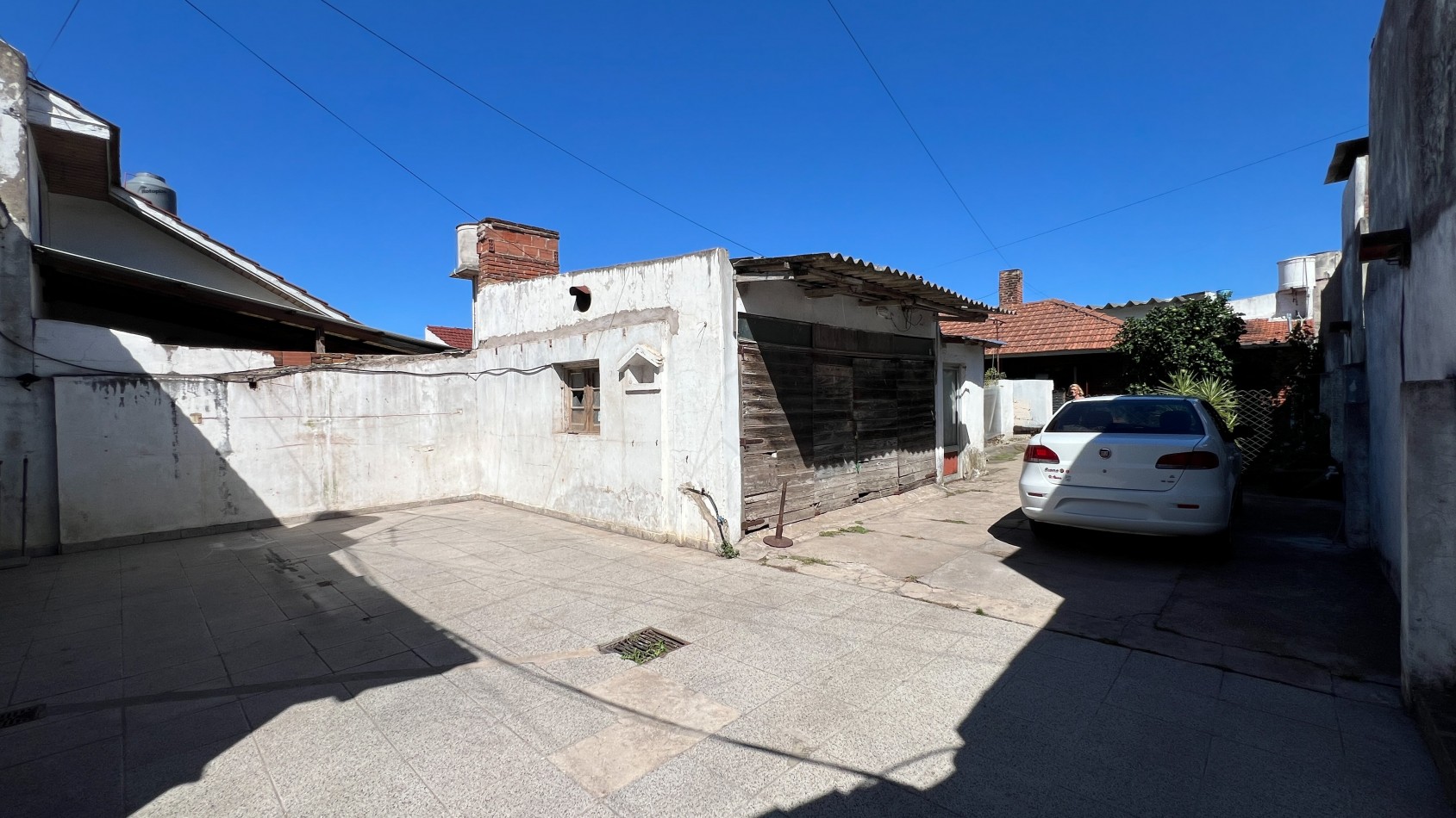 SE VENDE (RETASADA!) CASA + CHALET + TALLER + GARAJES. MUY BUEN ESTADO! BOLIVAR 7700. MAR DEL PLATA