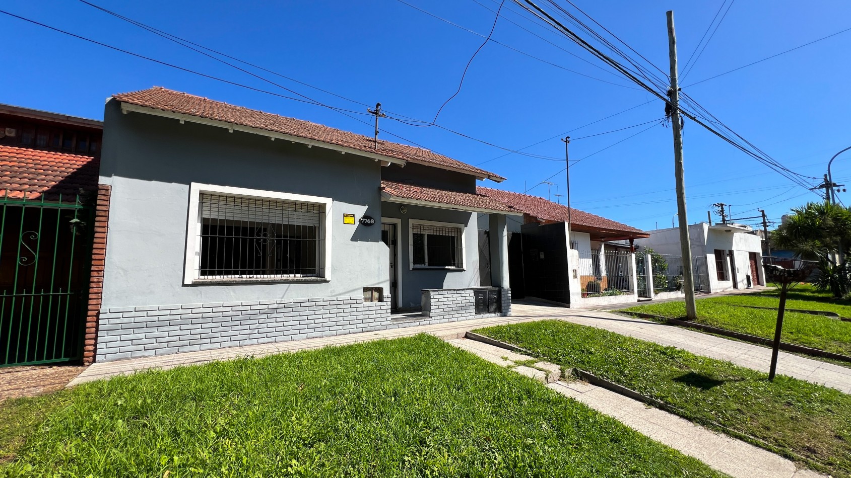 SE VENDE (RETASADA!) CASA + CHALET + TALLER + GARAJES. MUY BUEN ESTADO! BOLIVAR 7700. MAR DEL PLATA