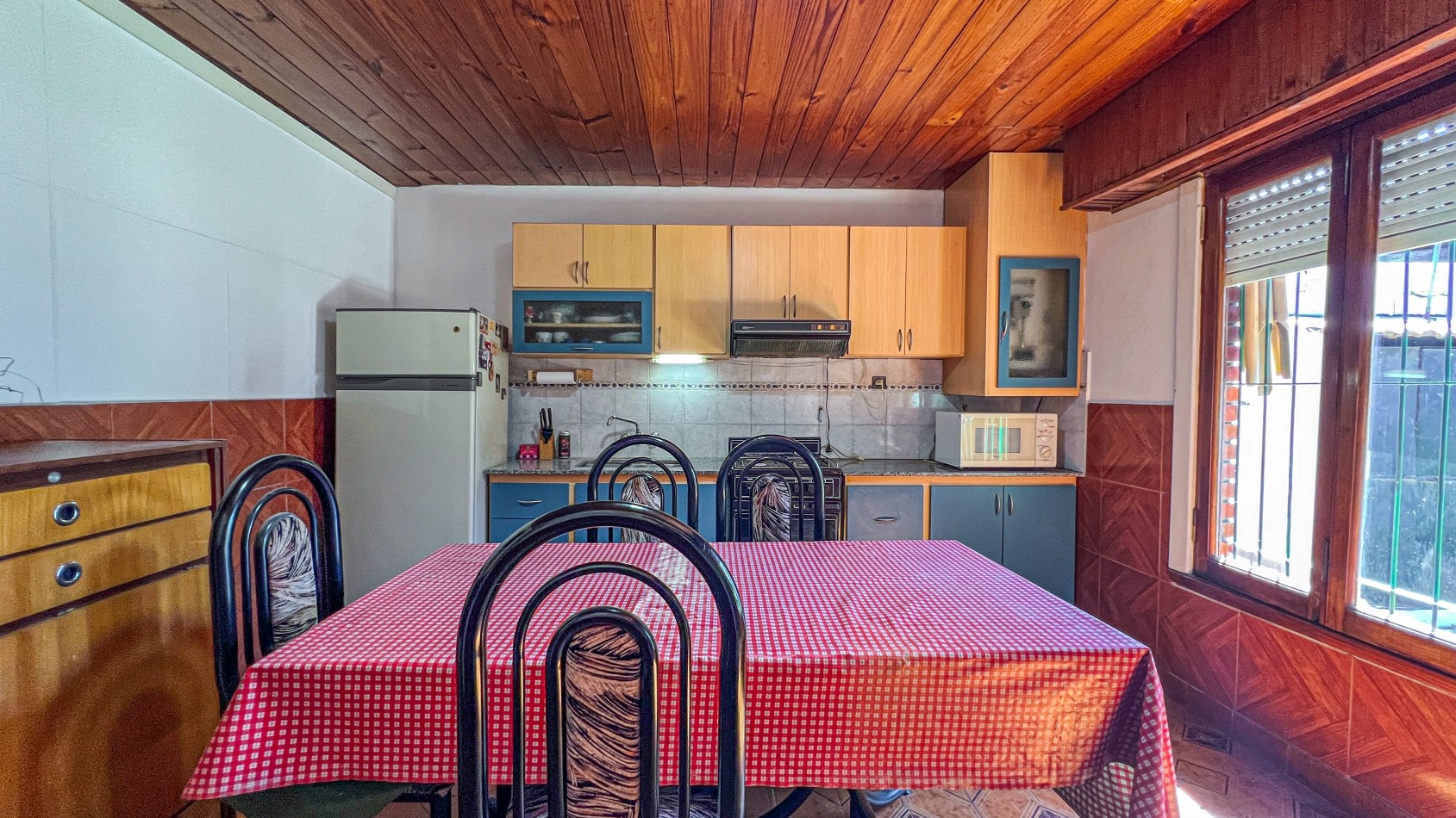 SE VENDE (RETASADA!) CASA + CHALET + TALLER + GARAJES. MUY BUEN ESTADO! BOLIVAR 7700. MAR DEL PLATA