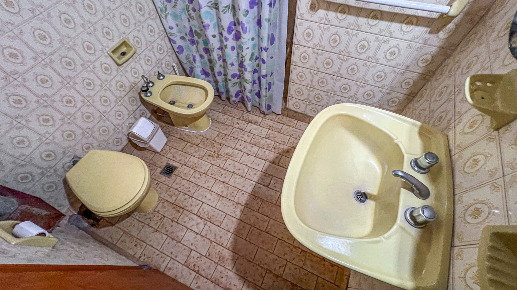 SE VENDE (RETASADA!) CASA + CHALET + TALLER + GARAJES. MUY BUEN ESTADO! BOLIVAR 7700. MAR DEL PLATA