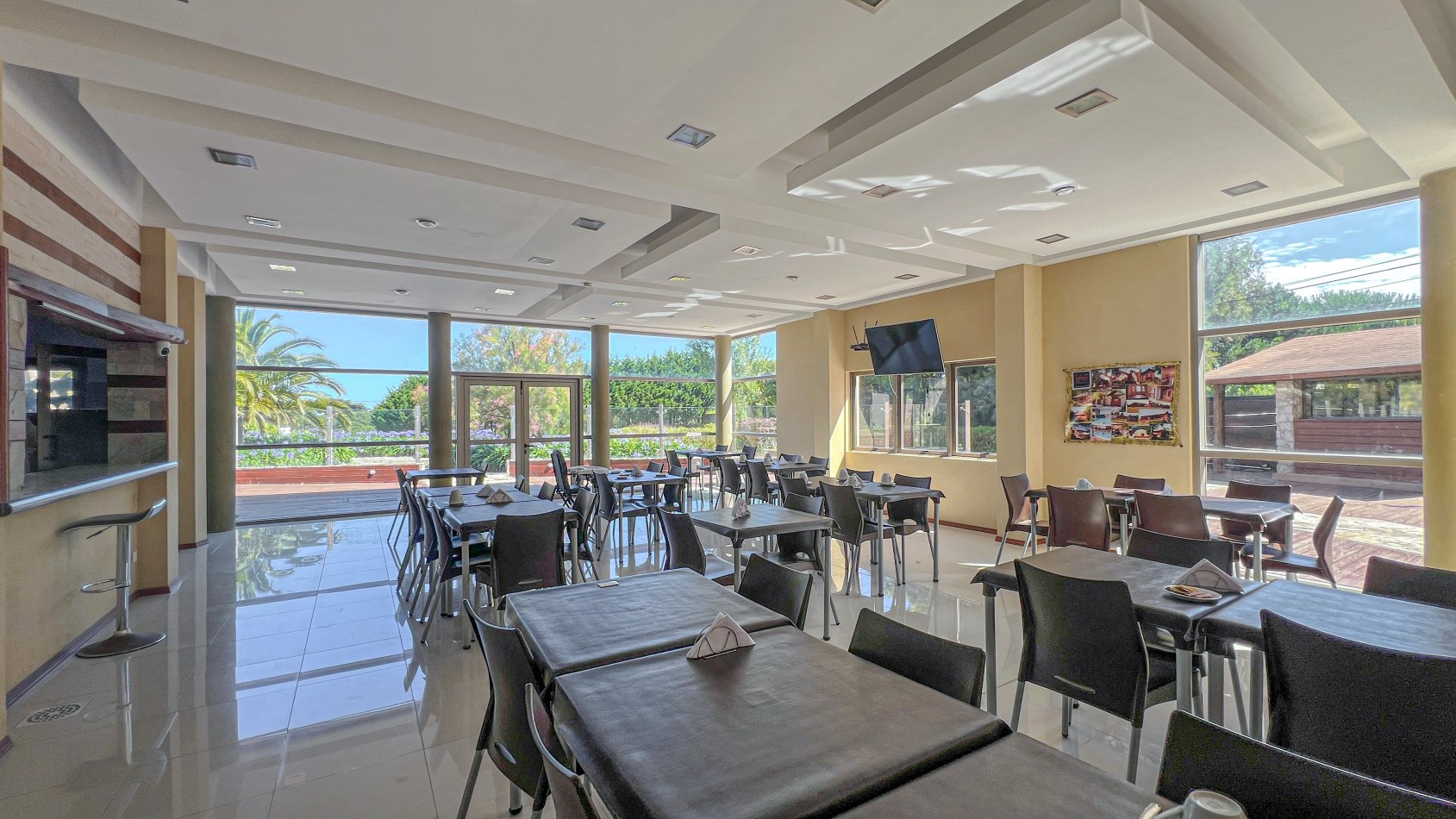 SE VENDE COMPLEJO DE CABAÑAS + DEPTOS + SPA + SALON DE FIESTAS. PLAYA CHAPADMALAL. MAR DEL PLATA