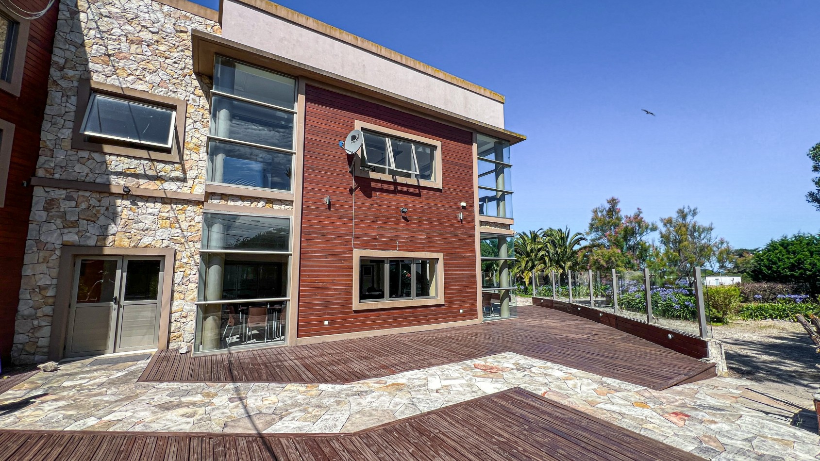 SE VENDE COMPLEJO DE CABAÑAS + DEPTOS + SPA + SALON DE FIESTAS. PLAYA CHAPADMALAL. MAR DEL PLATA