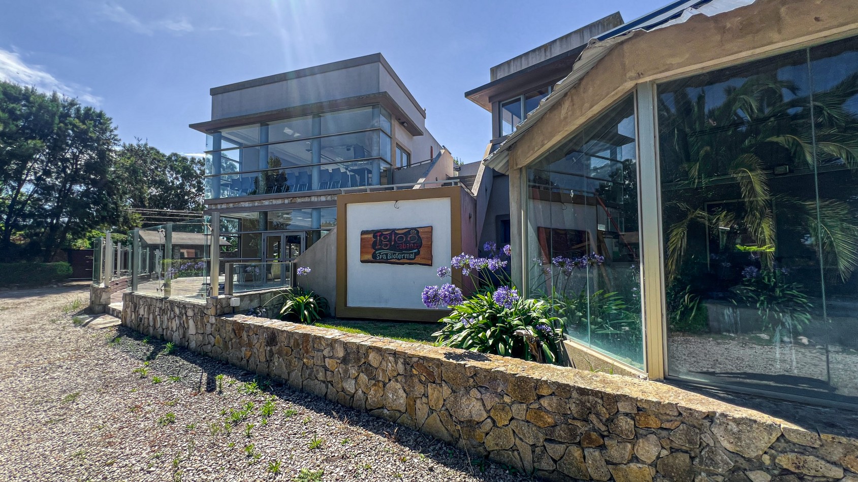 SE VENDE COMPLEJO DE CABAÑAS + DEPTOS + SPA + SALON DE FIESTAS. PLAYA CHAPADMALAL. MAR DEL PLATA