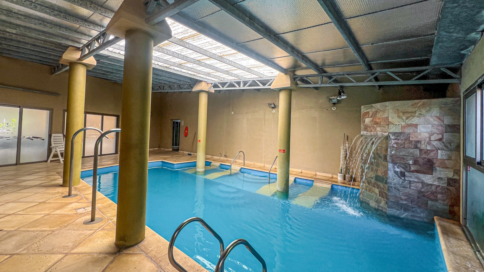 SE VENDE COMPLEJO DE CABAÑAS + DEPTOS + SPA + SALON DE FIESTAS. PLAYA CHAPADMALAL. MAR DEL PLATA