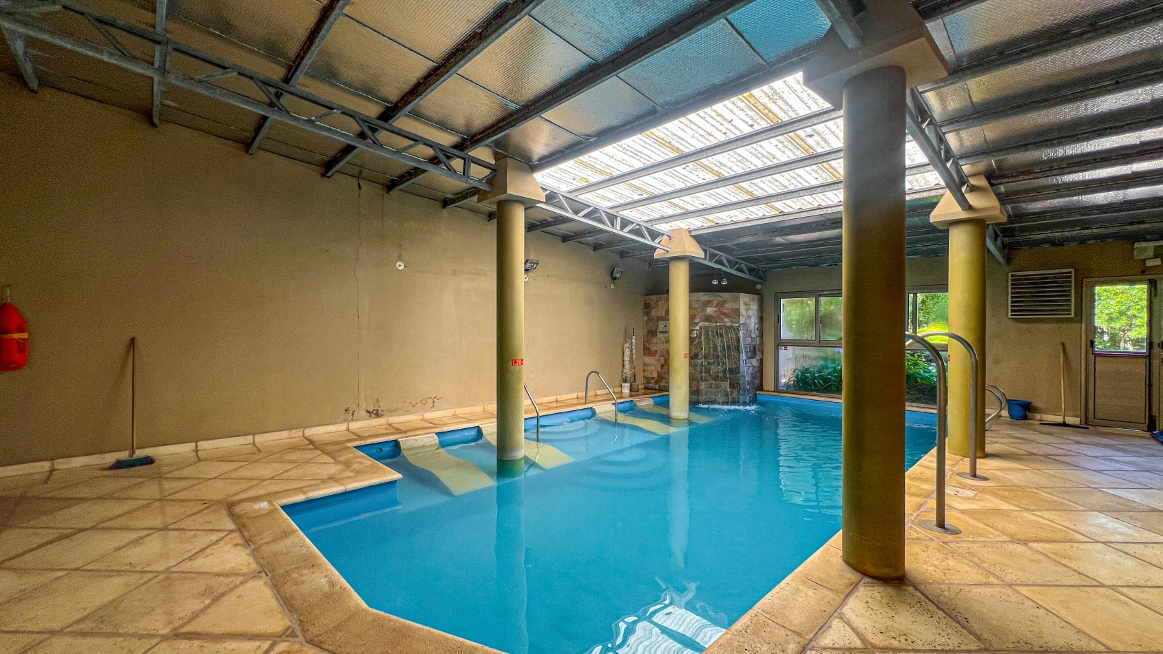 SE VENDE COMPLEJO DE CABAÑAS + DEPTOS + SPA + SALON DE FIESTAS. PLAYA CHAPADMALAL. MAR DEL PLATA