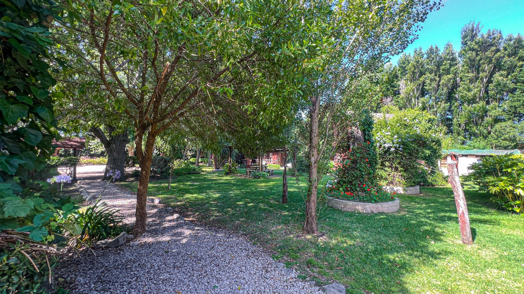 SE VENDE COMPLEJO DE CABAÑAS + DEPTOS + SPA + SALON DE FIESTAS. PLAYA CHAPADMALAL. MAR DEL PLATA