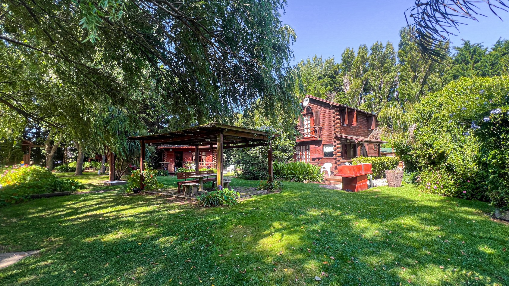 SE VENDE COMPLEJO DE CABAÑAS + DEPTOS + SPA + SALON DE FIESTAS. PLAYA CHAPADMALAL. MAR DEL PLATA