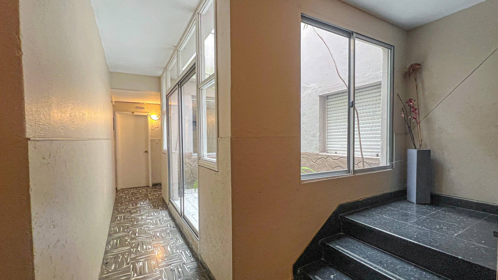 SE VENDE DOS HOTELES SALIDA A DOS CALLES CON COCHERAS. EXCELENTE UBICACION. MAR DEL PLATA