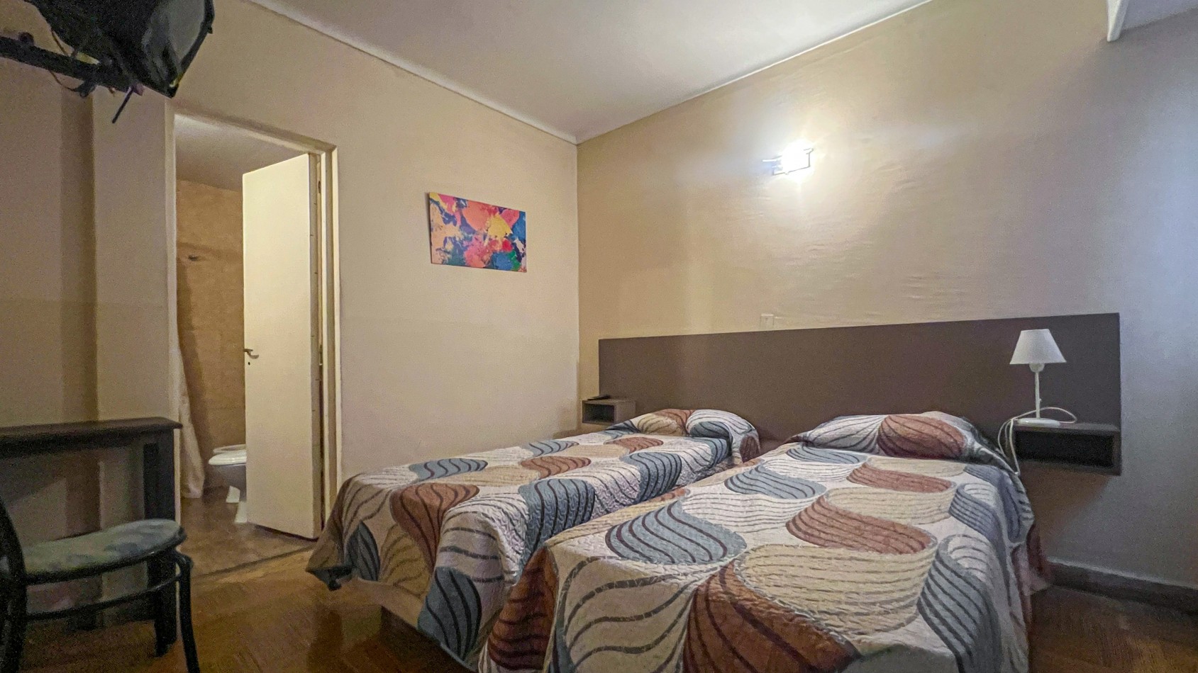 SE VENDE DOS HOTELES SALIDA A DOS CALLES CON COCHERAS. EXCELENTE UBICACION. MAR DEL PLATA