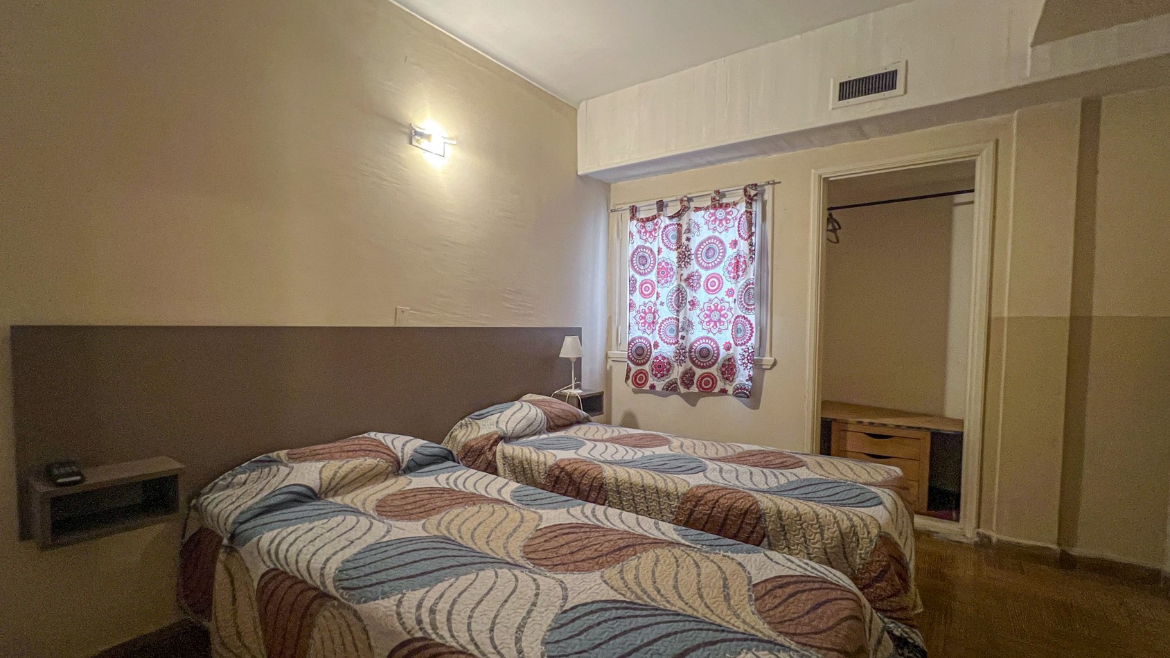 SE VENDE DOS HOTELES SALIDA A DOS CALLES CON COCHERAS. EXCELENTE UBICACION. MAR DEL PLATA