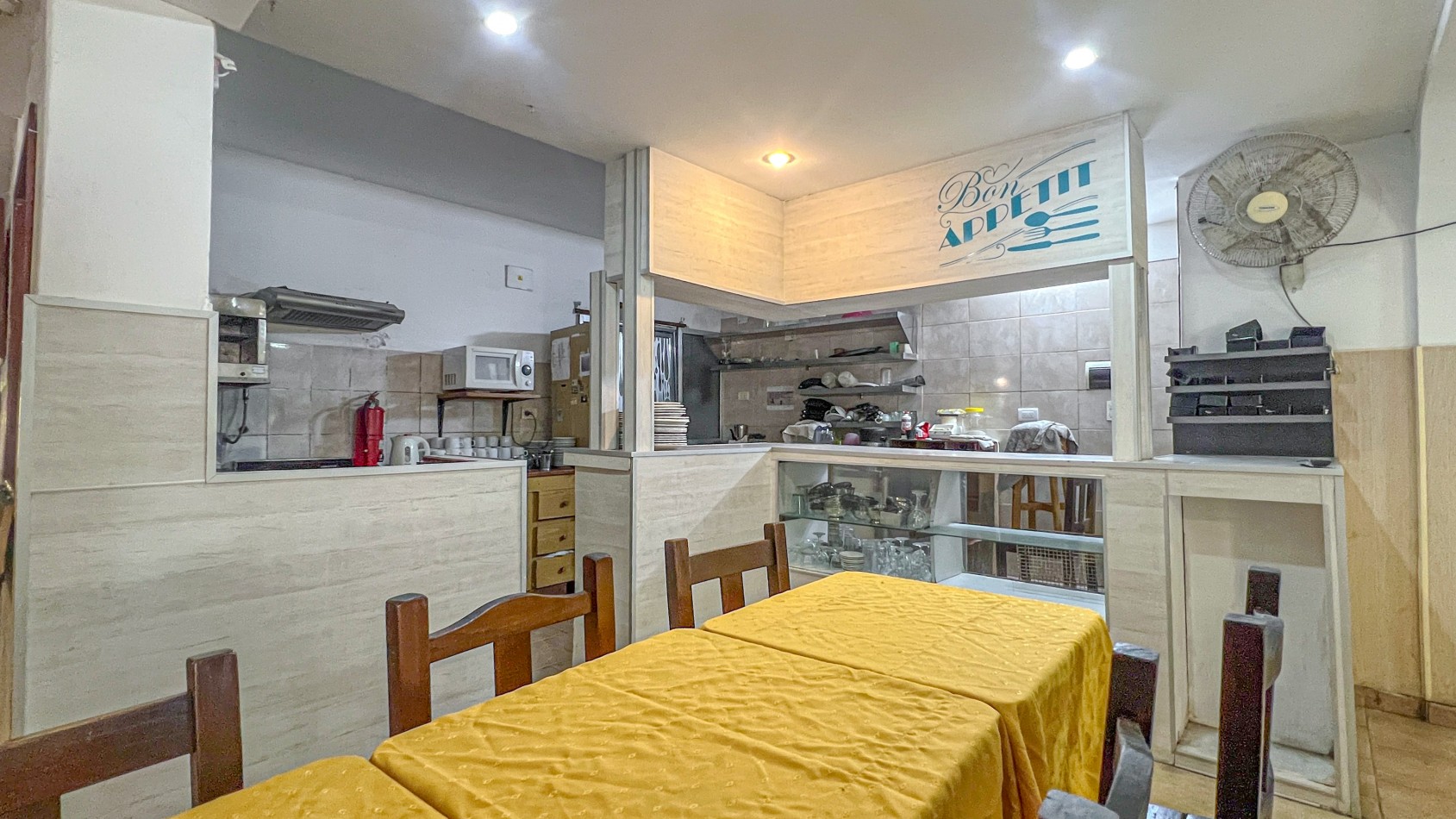 SE VENDE DOS HOTELES SALIDA A DOS CALLES CON COCHERAS. EXCELENTE UBICACION. MAR DEL PLATA