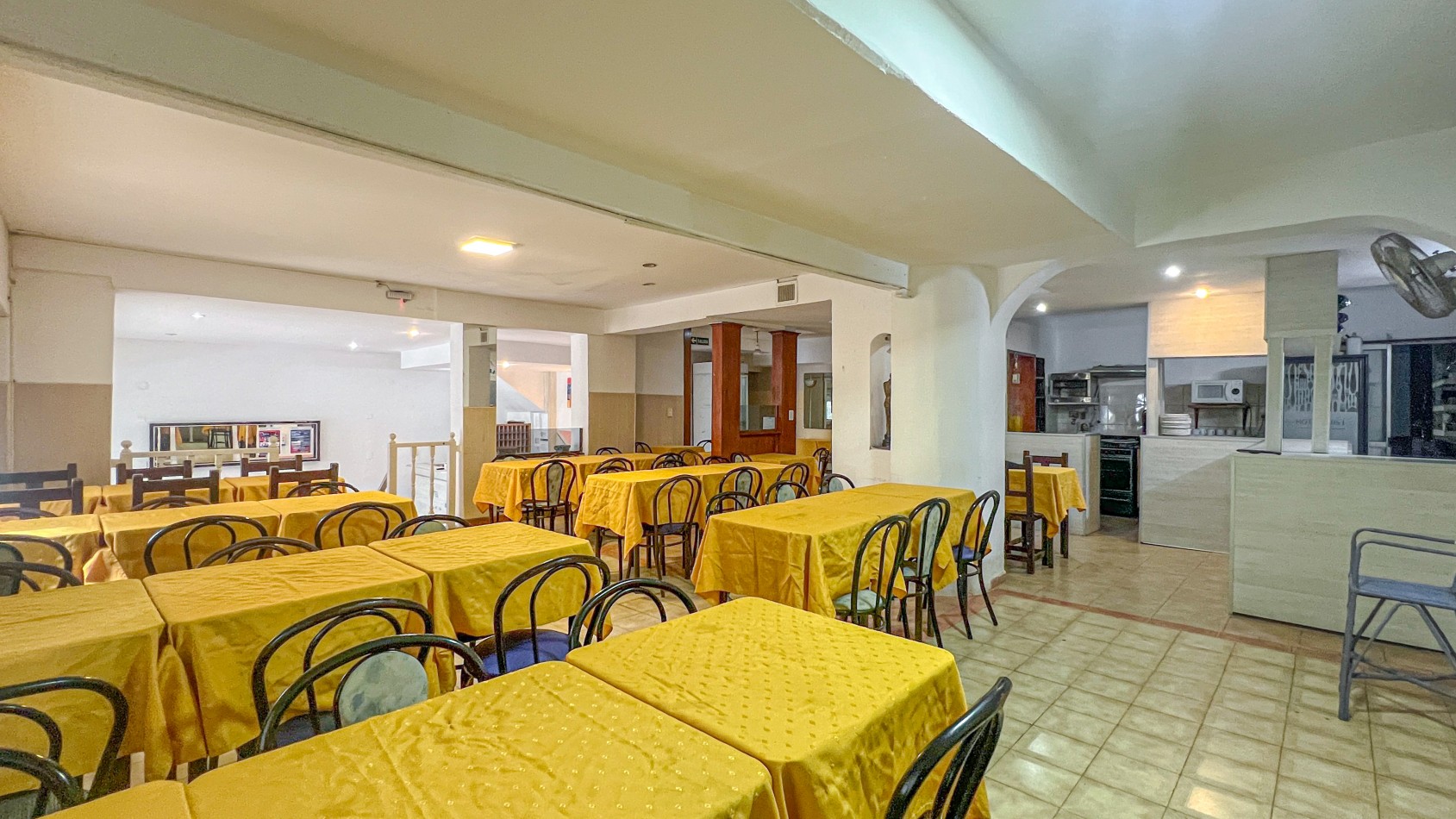 SE VENDE DOS HOTELES SALIDA A DOS CALLES CON COCHERAS. EXCELENTE UBICACION. MAR DEL PLATA