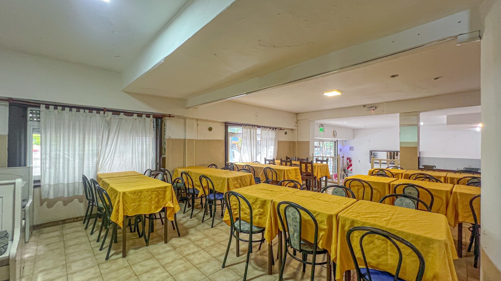 SE VENDE DOS HOTELES SALIDA A DOS CALLES CON COCHERAS. EXCELENTE UBICACION. MAR DEL PLATA