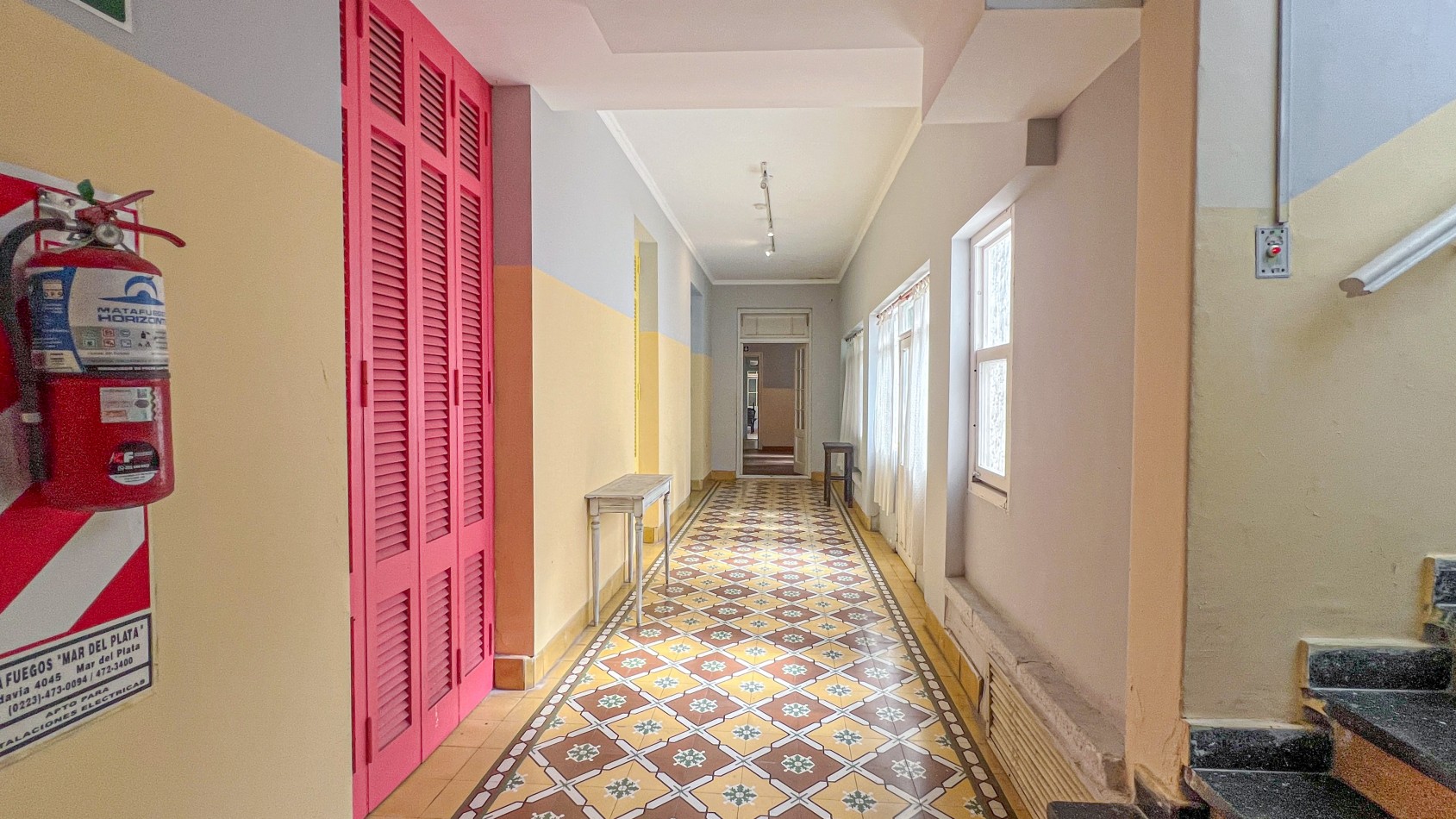 SE VENDE DOS HOTELES SALIDA A DOS CALLES CON COCHERAS. EXCELENTE UBICACION. MAR DEL PLATA