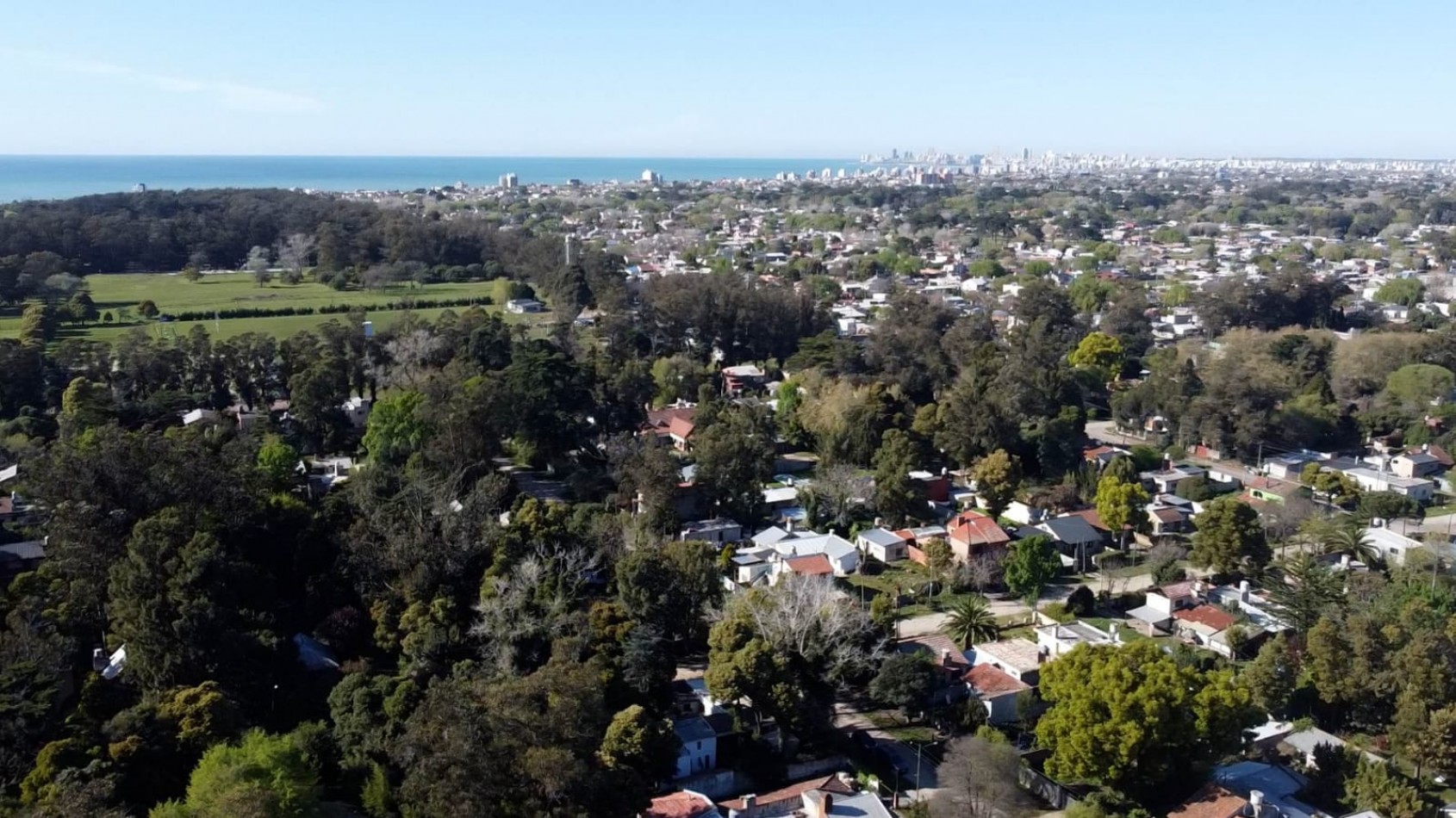 SE VENDE TERRENO A DOS CUADRAS DEL INGRESO AL BARRIO LAS DALIAS. MAR DEL PLATA