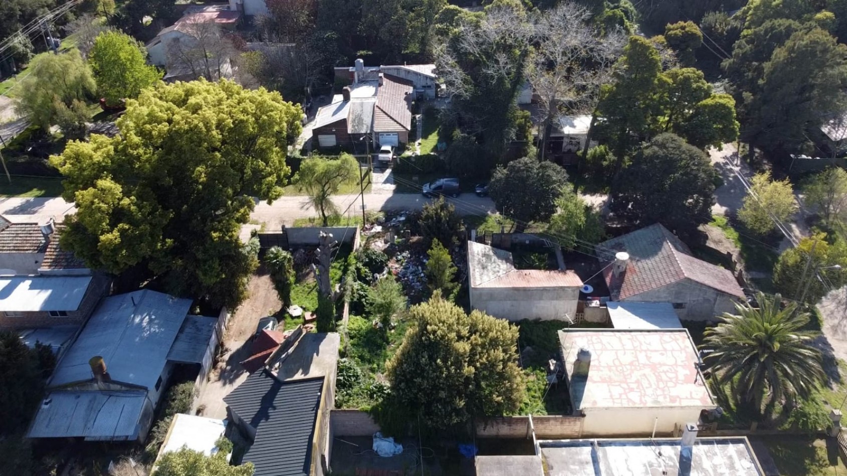 SE VENDE TERRENO A DOS CUADRAS DEL INGRESO AL BARRIO LAS DALIAS. MAR DEL PLATA