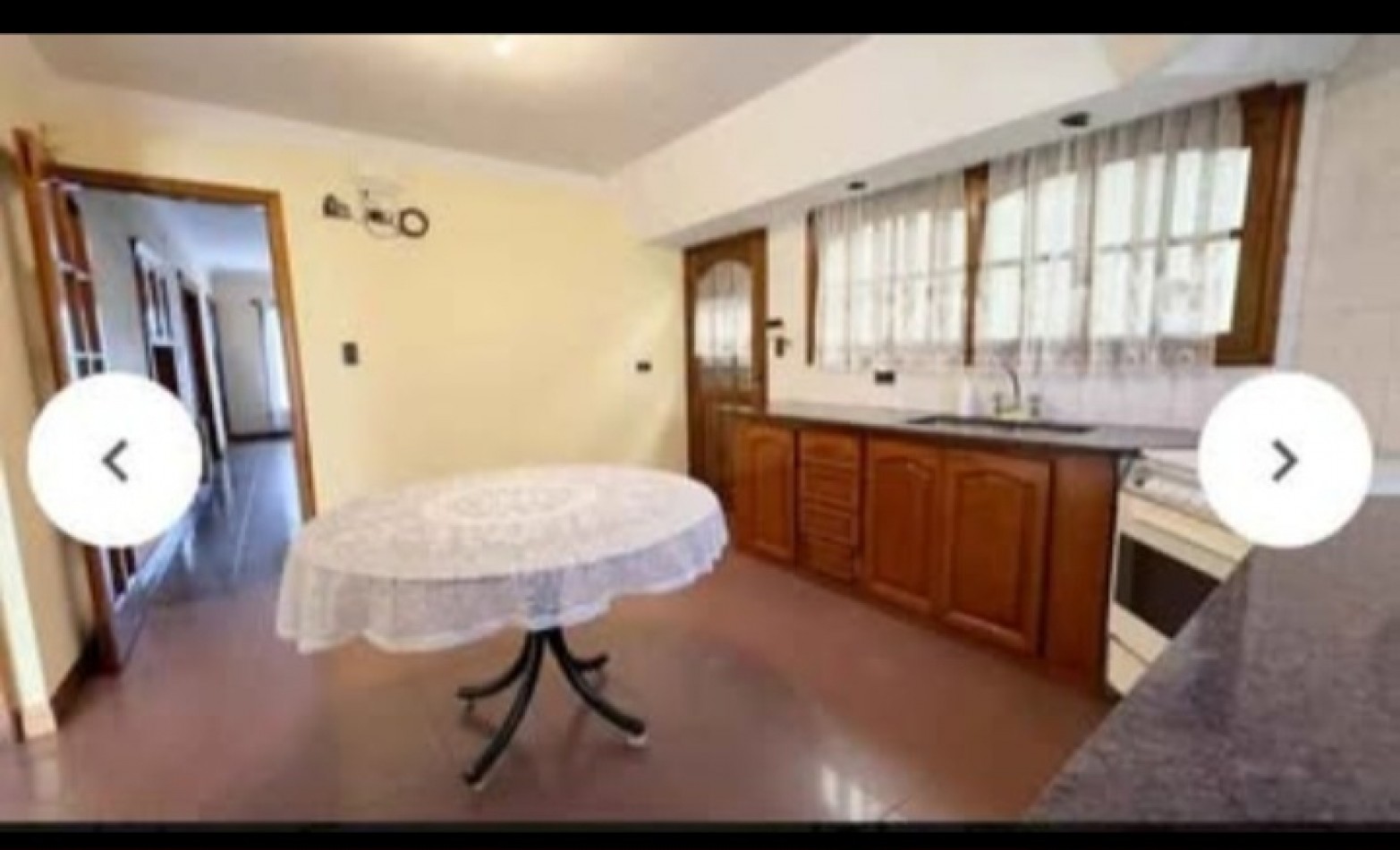 SE VENDE CASA 6 AMBIENTES CON QUINCHO, GARAGE Y DEPOSITO 