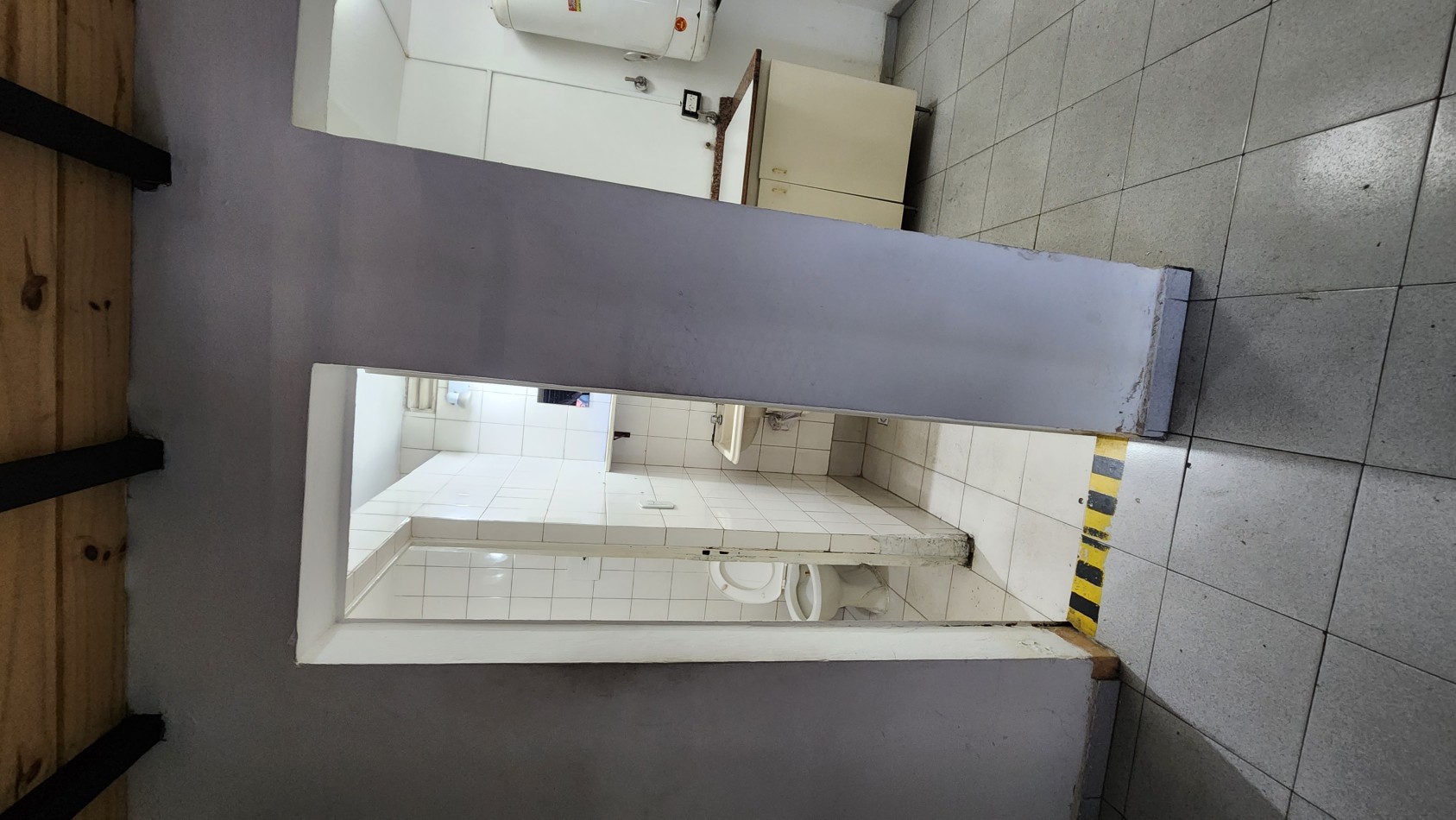 SE ALQUILA LOCAL 180 m2  EN ZONA TEXTIL FLORES CON COCHERA. CABA