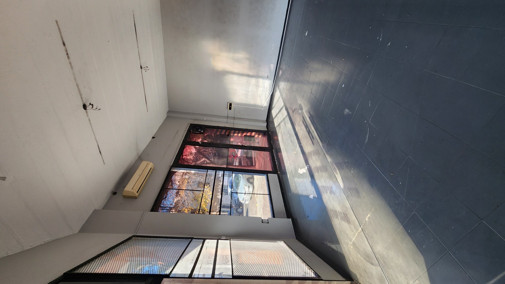 SE ALQUILA LOCAL 180 m2  EN ZONA TEXTIL FLORES CON COCHERA. CABA