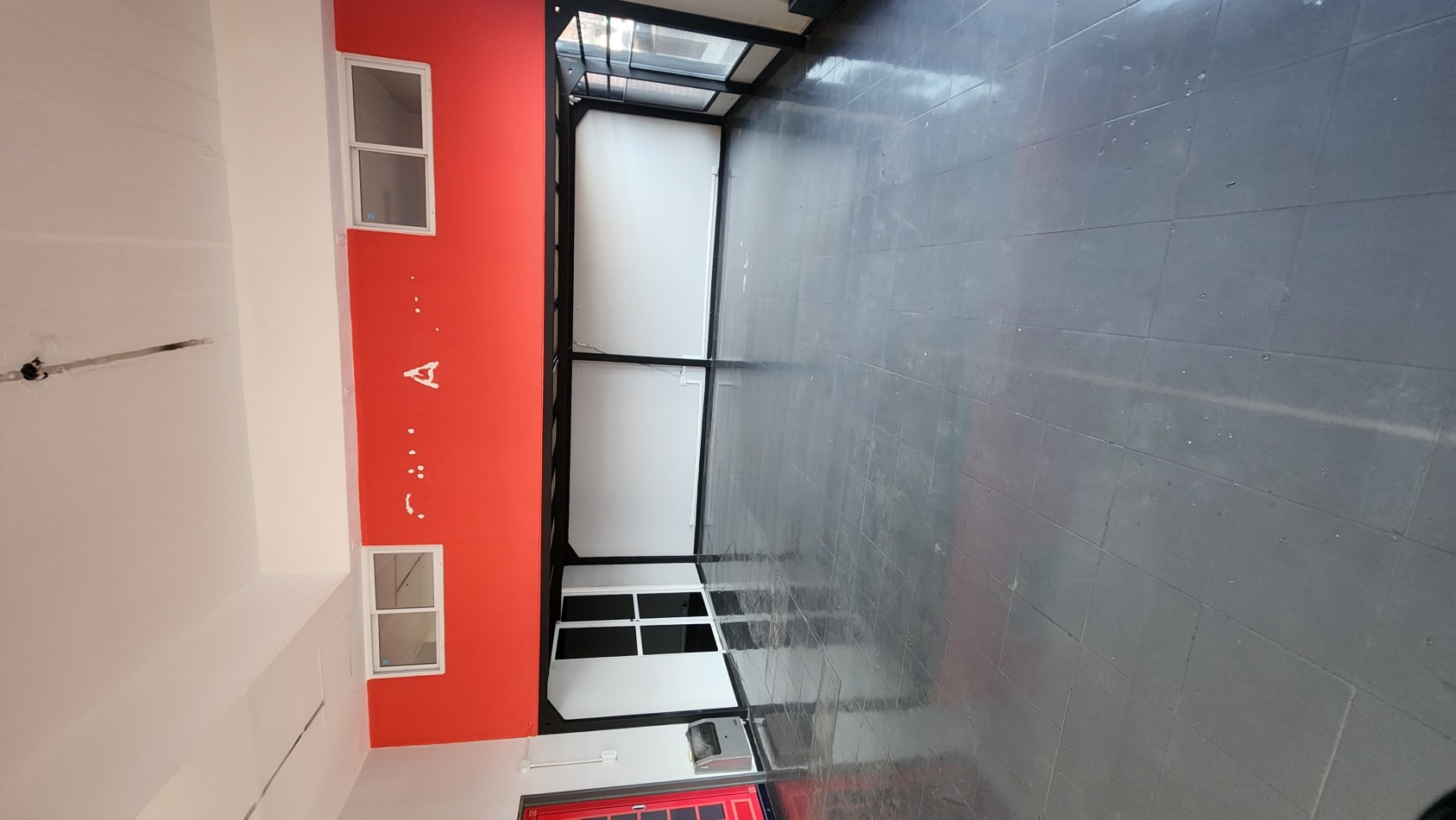 SE ALQUILA LOCAL 180 m2  EN ZONA TEXTIL FLORES CON COCHERA. CABA