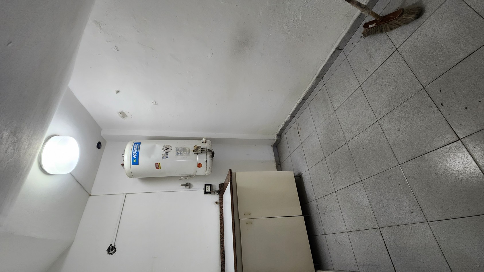 SE ALQUILA LOCAL 180 m2  EN ZONA TEXTIL FLORES CON COCHERA. CABA