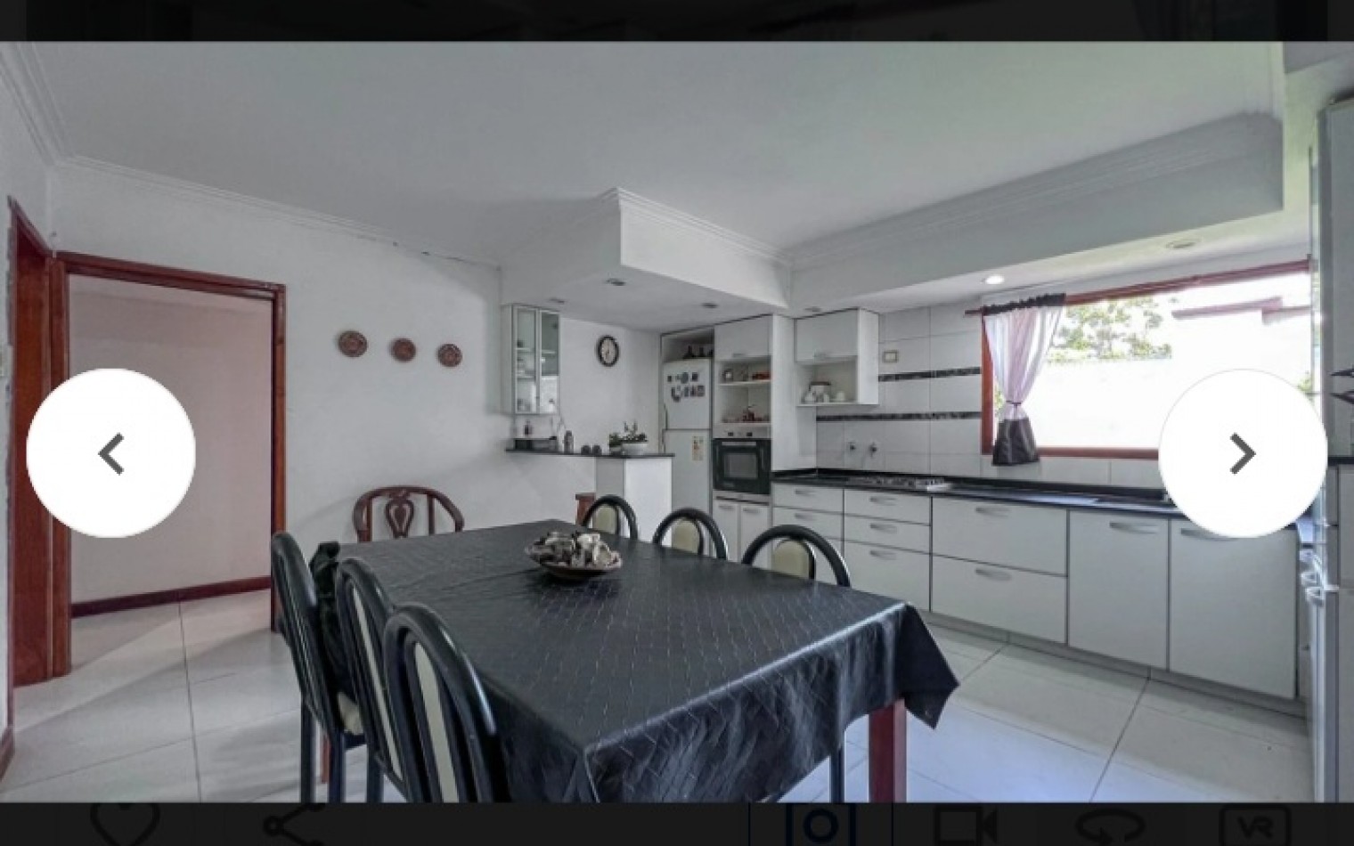 SE VENDE EXCELENTE CHALET 4 AMBIENTES CON COCHERA DOBLE Y PARQUE. EN EXCELENTE ESTADO. BARRIO EL JARDIN DE PERALTA RAMOS. 