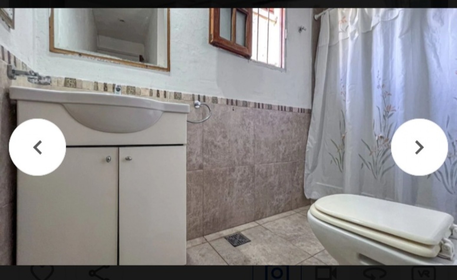 SE VENDE EXCELENTE CHALET 4 AMBIENTES CON COCHERA DOBLE Y PARQUE. EN EXCELENTE ESTADO. BARRIO EL JARDIN DE PERALTA RAMOS. 