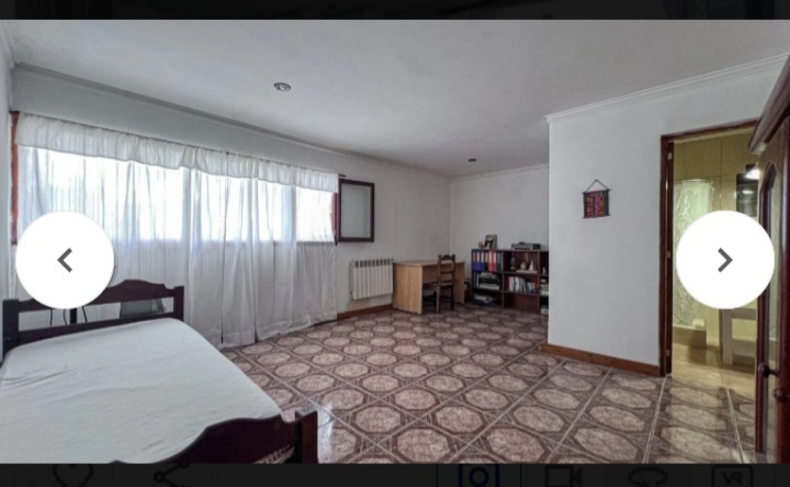 SE VENDE EXCELENTE CHALET 4 AMBIENTES CON COCHERA DOBLE Y PARQUE. EN EXCELENTE ESTADO. BARRIO EL JARDIN DE PERALTA RAMOS. 