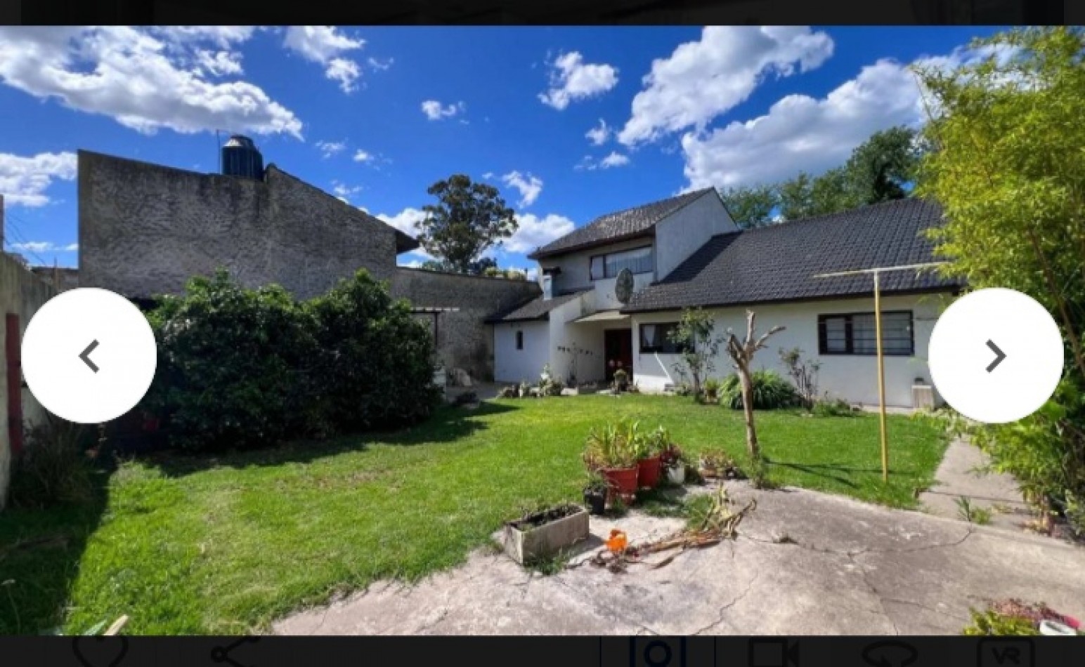 SE VENDE EXCELENTE CHALET 4 AMBIENTES CON COCHERA DOBLE Y PARQUE. EN EXCELENTE ESTADO. BARRIO EL JARDIN DE PERALTA RAMOS. 