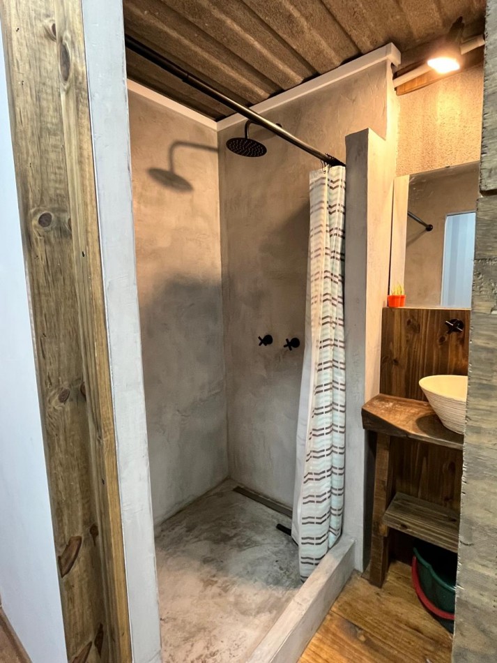 SE ALQUILA CASA CONTENEDOR 2 AMB. JARDIN CON PARRILLA. BOSQUE PERALTA RAMOS. MDP 