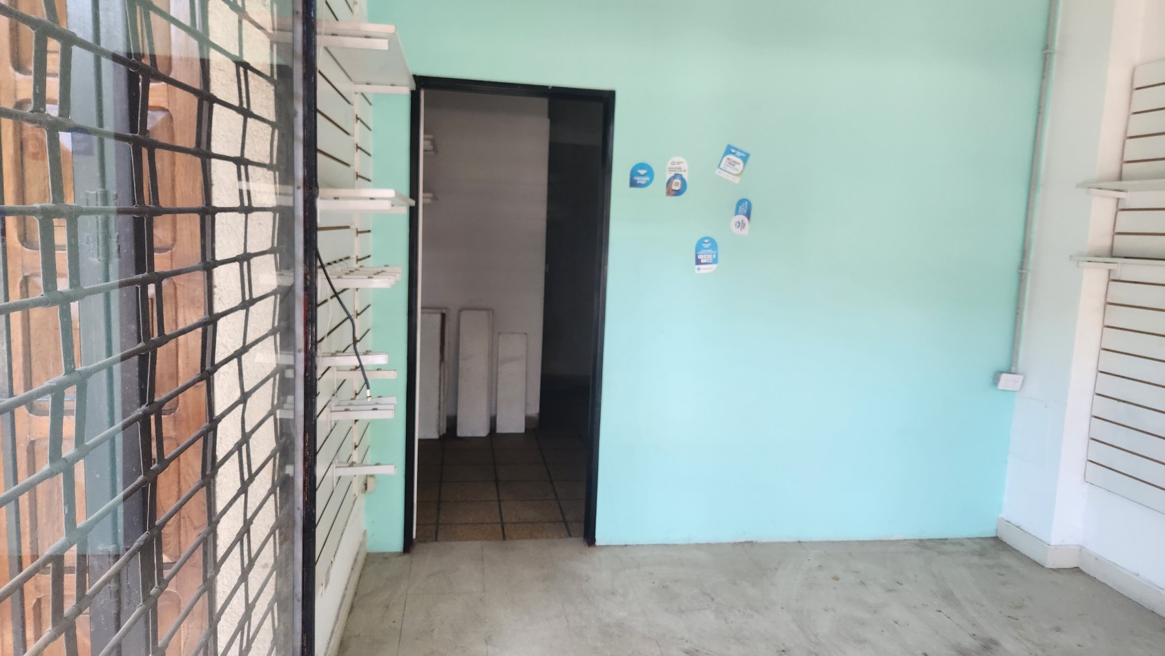 SE VENDE LOCAL COMERCIAL 30 M2 A LA CALLE. FLORES. FLORESTA. CABA