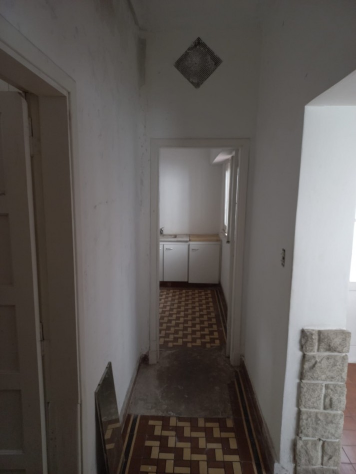 SE VENDE CASA A REMODELAR CON GRAN TERRENO EN LO MEJOR DE GUEMES. MAR DEL PLATA 