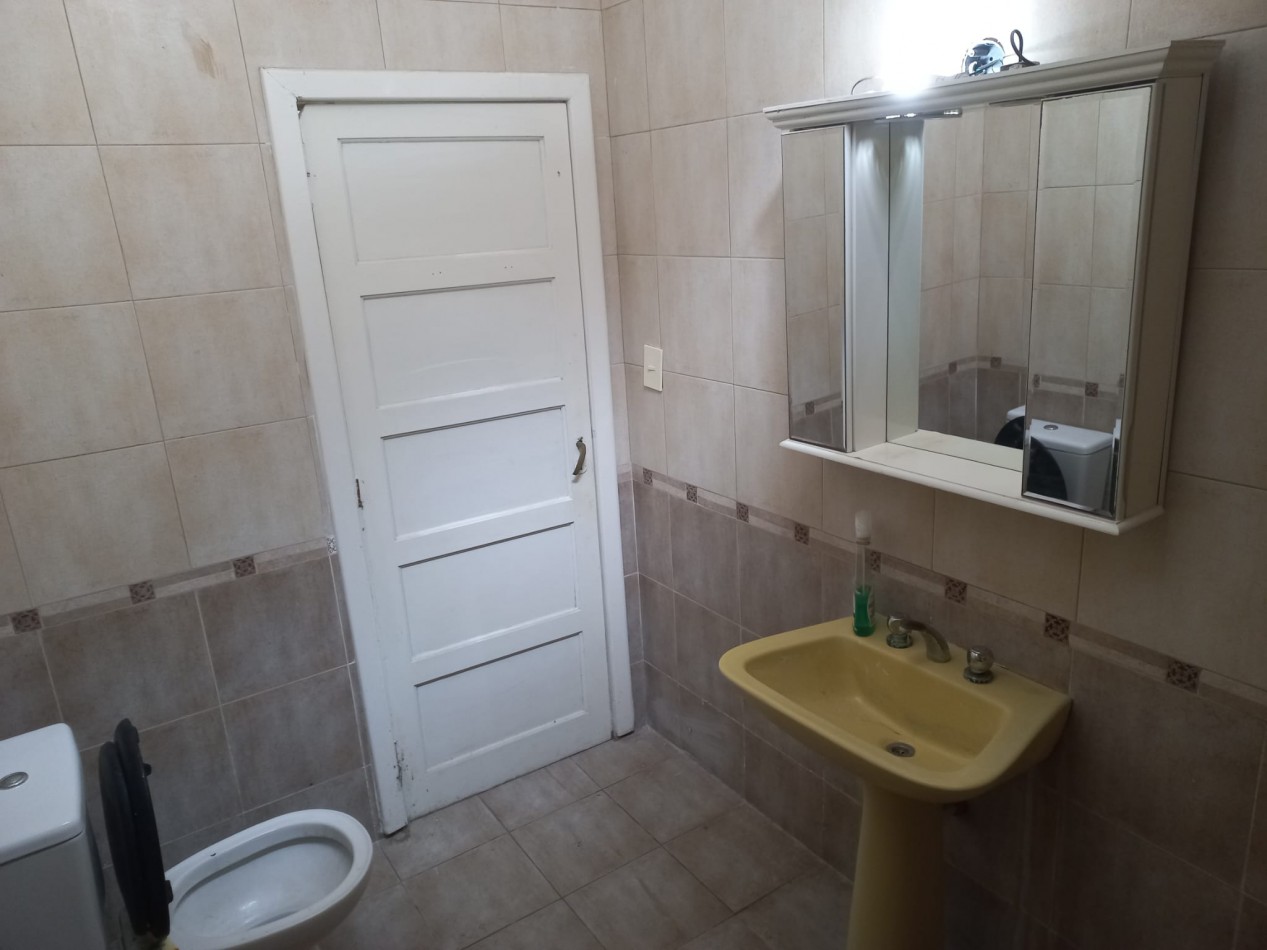 SE VENDE CASA A REMODELAR CON GRAN TERRENO EN LO MEJOR DE GUEMES. MAR DEL PLATA 