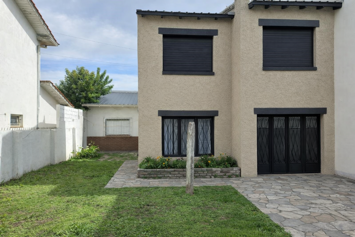 SE VENDE CASA A REMODELAR CON GRAN TERRENO EN LO MEJOR DE GUEMES. MAR DEL PLATA 