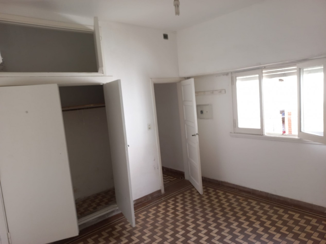 SE VENDE CASA A REFACCIONAR EN LOS TRONCOS. MAR DEL PLATA