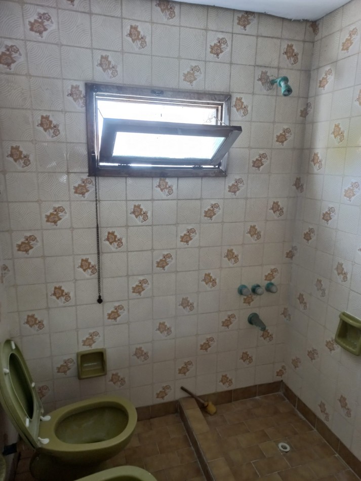 SE VENDE CASA A REFACCIONAR EN LOS TRONCOS. MAR DEL PLATA