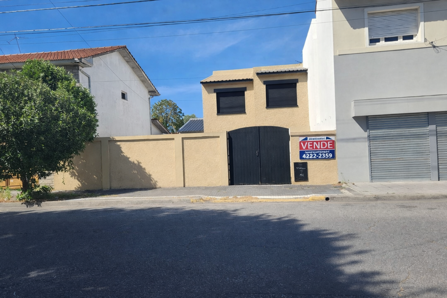 SE VENDE CASA A REFACCIONAR EN LOS TRONCOS. MAR DEL PLATA
