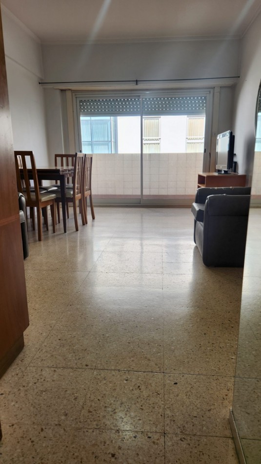 SE VENDE DEPARTAMENTO 2 AMBIENTES CON DEPENDENCIA. 53 m2. PLAZA COLON. MAR DEL PLATA