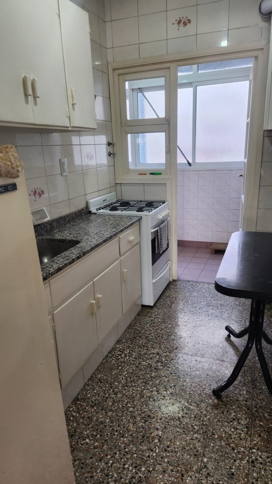 SE VENDE DEPARTAMENTO 2 AMBIENTES CON DEPENDENCIA. 53 m2. PLAZA COLON. MAR DEL PLATA