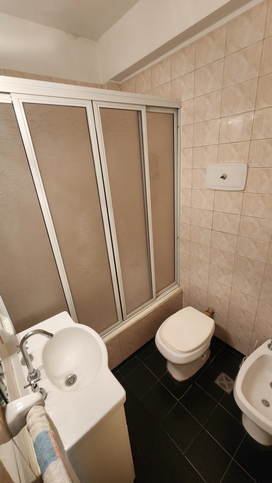 SE VENDE DEPARTAMENTO 2 AMBIENTES CON DEPENDENCIA. 53 m2. PLAZA COLON. MAR DEL PLATA