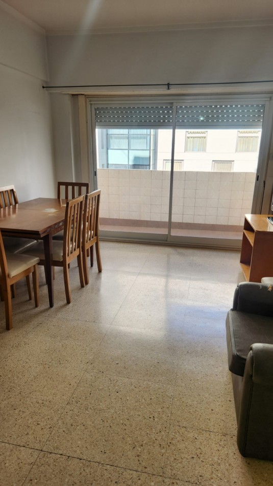 SE VENDE DEPARTAMENTO 2 AMBIENTES CON DEPENDENCIA. 53 m2. PLAZA COLON. MAR DEL PLATA