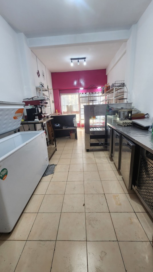 SE VENDEN 2 LOCALES. 70 m2. FLORESTA. CABA