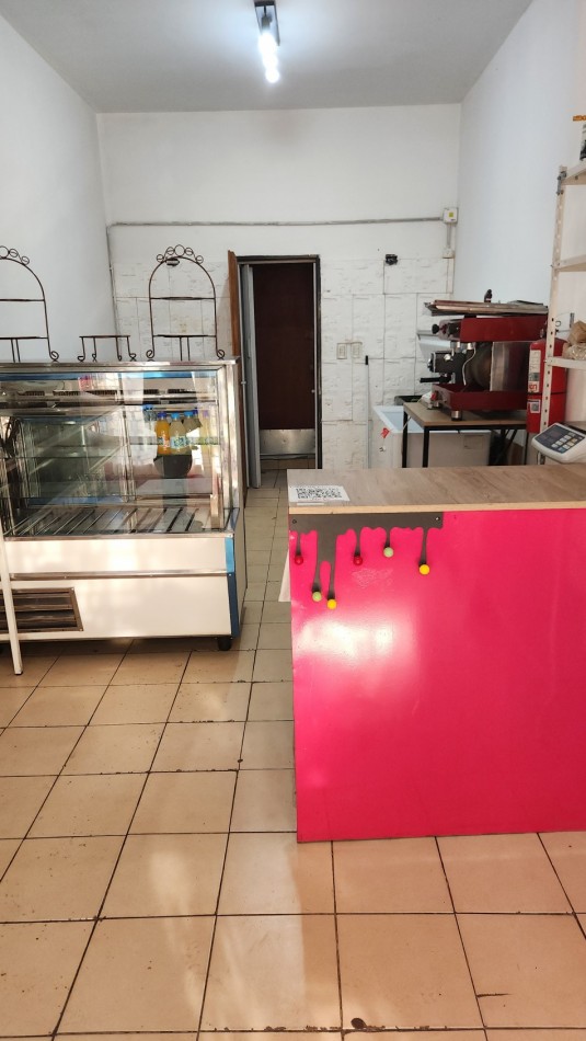 SE VENDEN 2 LOCALES. 70 m2. FLORESTA. CABA